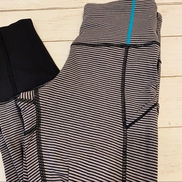 SIZE 4 Lululemon stripe black gray crop has zipper rebel runner - Picture 2 of 6